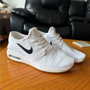 Nike Men's SB (Size 9) Stefan Janoski